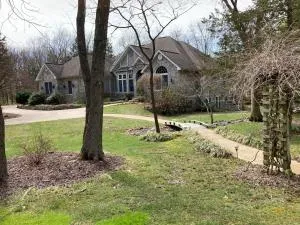 Beautiful Parkside Suite - رولا