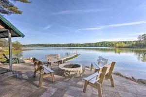 Lake Cabin in Honor with Hot Tub, Dock and Sauna! - Beulah