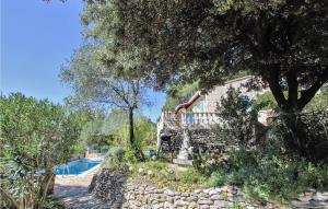 Maisons de vacances Awesome Home In Colonzelle With 3 Bedrooms, Private Swimming Pool And Outdoor Swimming Pool : photos des chambres