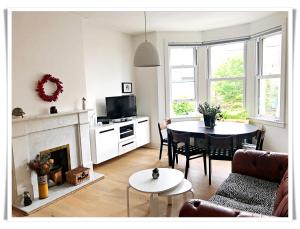Spacious and modern 2 bedroom flat near the City Centre