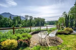 Riverfront Paradise w/ Hot Tub--Little River House - Baring