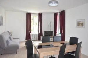 AU BORD DE L'EAU appartement 50 M2 - 武埃兹河畔尚邦