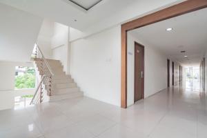 Urbanview Hotel Syariah Dapen Pontianak by RedDoorz