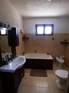 Maisons de vacances Rez de chaussee de maison 2 chambres, piscine privee : photos des chambres