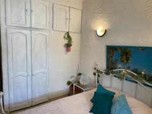 Maisons de vacances Rez de chaussee de maison 2 chambres, piscine privee : photos des chambres