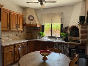 Maisons de vacances Rez de chaussee de maison 2 chambres, piscine privee : photos des chambres