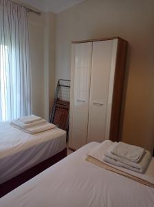 Deluxe Apartments 2