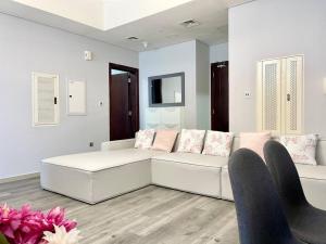 Cozy Upgraded Residential Flat with sea, Mangrove, pool view - 1203 Not Hotel