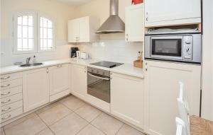 2 Bedroom Cozy Home In Aigues-Mortes