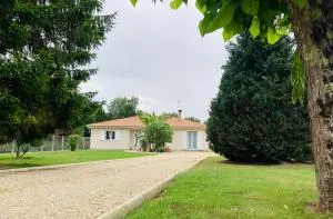Maison familiale avec jardin de 1500m2 - Tizac-de-Lapouyade
