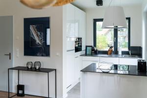 5 Sterne Wellness-Ferienhaus "Kornrade" mit Sauna, Kamin & Terrasse - ruhig am Ostseewald in Zingst