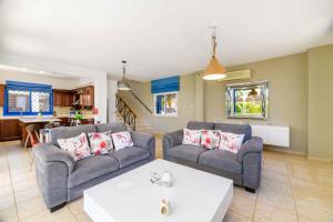 Villa Serena Springs by Ezoria Villas - 4hvězdičkové hotely ve městě Protaras