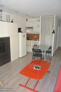 Appartements Studio cabine hyper centre Andernos parking prive plage 300m : photos des chambres