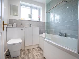 Cheerful and modern one bedroom home with parking - Pass the Keys