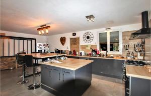 Maisons de vacances Lovely Home In Gras With Kitchen : photos des chambres