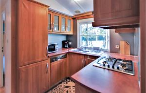 Maisons de vacances Lovely Home In Gras With Kitchen : photos des chambres