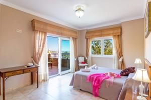 Villa Trebol by Villa Plus