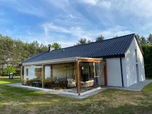 Dom w lesie przy stawach - Studzieniec