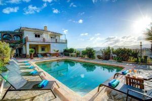 Villa Alqueria by Villa Plus