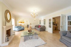 Villa La Cresta by Villa Plus