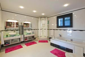 Villa Miraflores Sol by Villa Plus