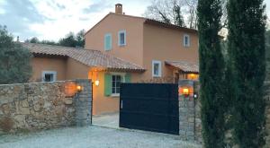 Maisons d'hotes Le Mas des Oliviers appartement 2 pieces tous conforts : photos des chambres