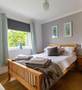 Immaculate Gower Getaway with Pool & Facilities