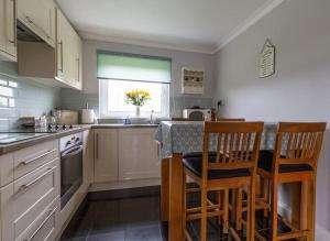 Immaculate Gower Getaway with Pool & Facilities