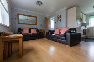 Immaculate Gower Getaway with Pool & Facilities