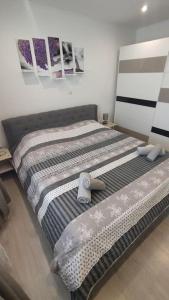 Teos place
