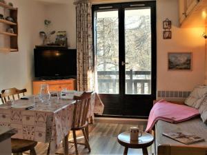 Appartements Appartement Risoul, 2 pieces, 4 personnes - FR-1-330-556 : photos des chambres