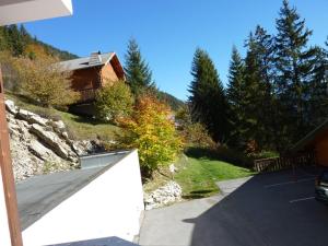 Appartement 2 pièces avec balcon, parking - Secteur calme - FR-1-573-66