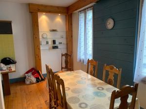 Maisons de vacances Maison Mont-Dore, 5 pieces, 6 personnes - FR-1-415-134 : photos des chambres