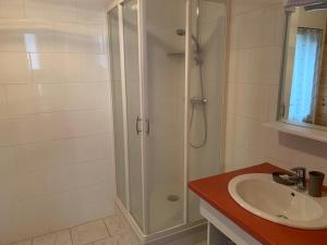 Maisons de vacances Maison Mont-Dore, 5 pieces, 6 personnes - FR-1-415-134 : photos des chambres