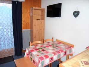 Appartements Studio Saint-Jean-d'Aulps, 1 piece, 4 personnes - FR-1-573-73 : photos des chambres