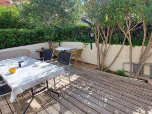 Appartement climatisé 3 pièces, 6 pers, terrasse, BBQ, parking privé, à 100 m de la plage - FR-1-423-253