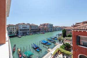 Superior Double Room with Partial Canal View room in H10 Palazzo Canova