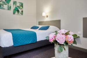 Double Room room in Hotel De La Pommeraie