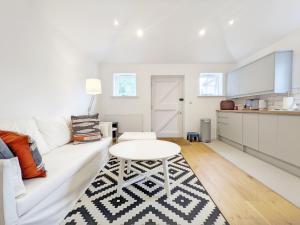 Little Maplewood, Tangmere