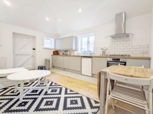 Little Maplewood, Tangmere