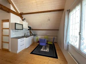 Appartements B&B Jacuzzi, Pool, Sauna, Steam Room, and Gym 100 meters away : photos des chambres