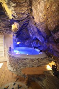 Appartements The Ginkgo Collioure : Amazing Private Jacuzzi built in Rock, 20m from the Beach, A/C, WiFi, Patio... : photos des chambres