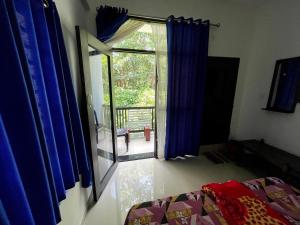 Dakshinakasi Guest House