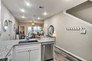 4 Mi to Silver Dollar City Chic Branson Retreat!