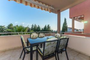 White Jasmine, sea view penthouse for 8 
