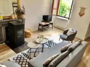 Le vigneron Au coeur des vignes à proximité des lacs et cascades lits faits à l'arrivée - 波利尼