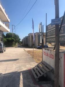 LiriKas airport house