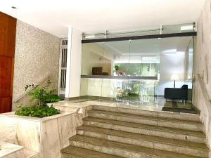 Apartamento 2 quartos 200m da praia e ao lado dos Shoppings Leblon