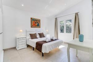 Villa Zaragoza by Villa Plus