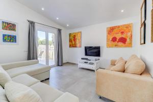 Villa Zaragoza by Villa Plus